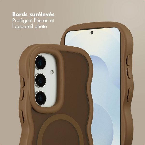 Selencia Coque arrière Wavy avec MagSafe Samsung Galaxy S25 / S24 - Mocha Brown