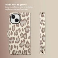 Selencia Étui de télephone portefeuille imprimé léopard Sabi Apple iPhone 15 - Soft Ivory