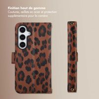 Selencia Étui de télephone portefeuille imprimé léopard Sabi Samsung Galaxy S25 / S24 - Mocha Brown