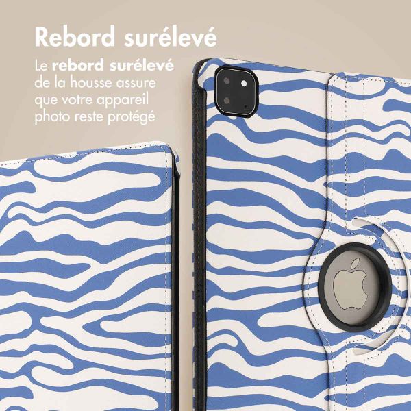 imoshion Coque tablette Design rotatif à 360° Apple iPad Air 13 pouces (2026) M4 / (2025) M3 / (2024) M2 - White Blue Stripes