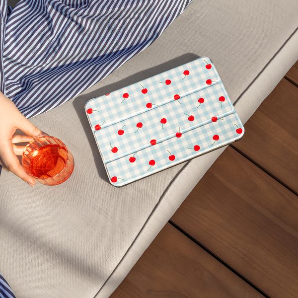 imoshion Coque tablette Design Trifold Apple iPad Air 11 pouces (2026) M4 / (2025) M3 / (2024) M2 / Air 5 (2022) / Air 4 (2020) - Cherry Check