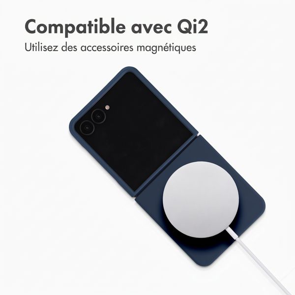 Accezz Coque Liquid Silicone avec MagSafe Samsung Galaxy Z Flip 8 - Bleu foncé