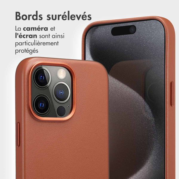 Accezz Étui de télephone portefeuille en cuir 2-en-1 avec MagSafe Apple iPhone 15 Pro Max - Sienna Brown