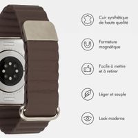 imoshion Bracelet magnétique en cuir synthétique Apple Watch | 44/45/46/49 mm - Marron foncé