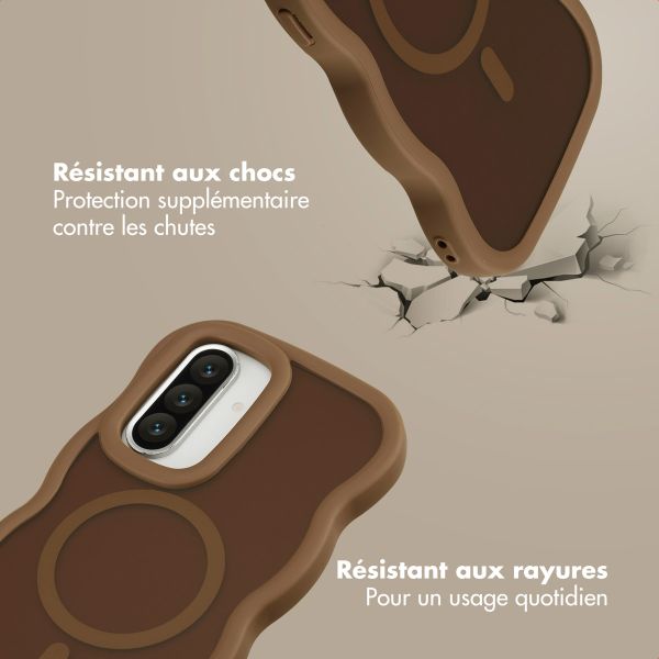 Selencia Coque arrière Wavy avec MagSafe Samsung Galaxy A36 / A56 - Mocha Brown