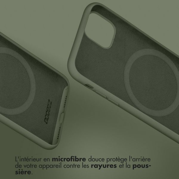 Accezz Coque Liquid Silicone avec MagSafe Apple iPhone 17 - Cooper Green