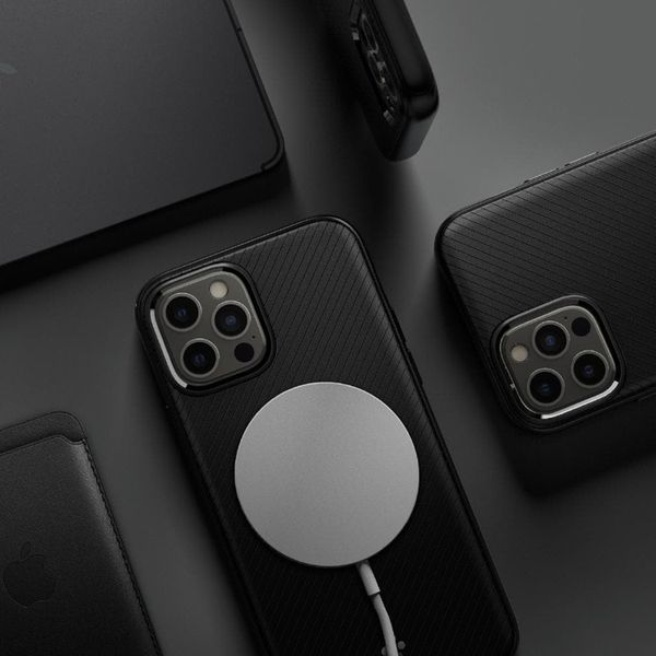 Spigen Coque arrière MagSafe Armor Apple iPhone 12 (Pro) - Noir