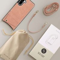 Selencia Coque de télephone Nova Croco avec cordon et porte-cartes Samsung Galaxy A36 / A56 - Old Pink