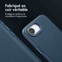 Accezz Coque arrière en cuir avec MagSafe Apple iPhone 17e / 16e - Nightfall Blue
