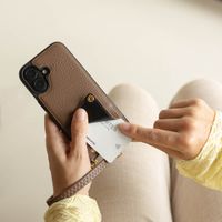 Selencia Coque de télephone Nova avec cordon et porte-cartes Apple iPhone 15 Pro Max - Mocha Brown