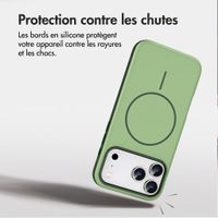 imoshion Coque arrière Color avec Thin MagSafe Ring Apple iPhone 17 Pro Max - Vert foncé