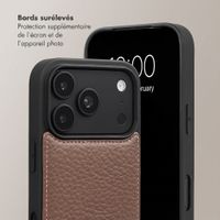 Selencia Coque de télephone Nova avec cordon et porte-cartes Apple iPhone 18 Pro / 17 Pro - Mocha Brown