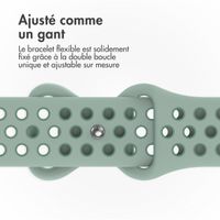 imoshion Bracelet Sport⁺ en silicone Apple Watch | 44/45/46/49 mm - Taille S/M - Light Green & Green