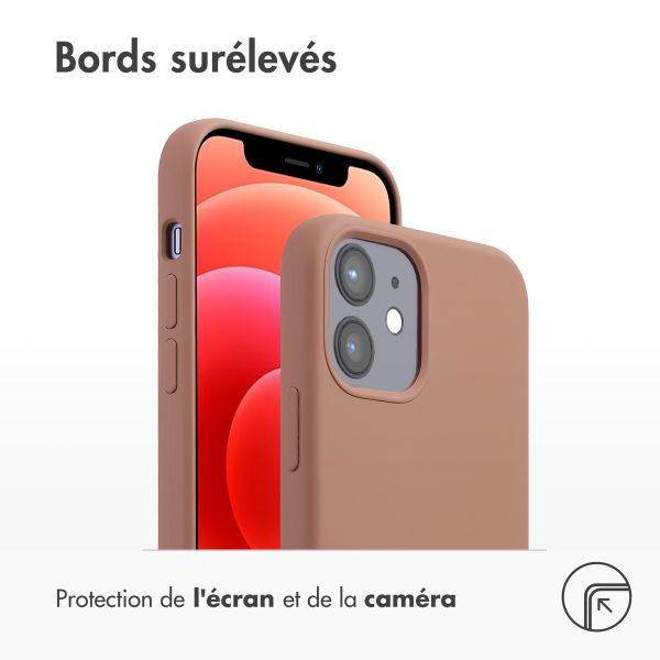 Accezz Coque Liquid Silicone avec MagSafe Apple iPhone 12 (Pro) - Marron clair