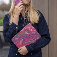 Selencia Coque tablette Vivid Apple iPad 9 (2021) 10.2 pouces / iPad 8 (2020) 10.2 pouces / iPad 7 (2019) 10.2 pouces - Marble Plum