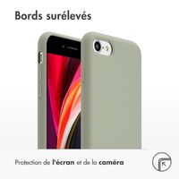 Accezz Coque Liquid Silicone Apple iPhone SE (2022 / 2020) / 8 / 7 - Cooper Green