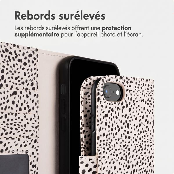imoshion Étui de télephone portefeuille Design Apple iPhone SE (2022 / 2020) / 8 / 7 / 6(s) - Desert Dots