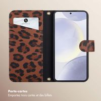 Selencia Étui de télephone portefeuille imprimé léopard Sabi Samsung Galaxy S25 / S24 - Mocha Brown