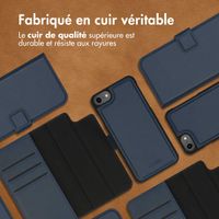 Accezz Étui de téléphone portefeuille en cuir de qualité supérieure 2 en 1 Apple iPhone SE (2022 / 2020) / 8 / 7 / 6(s) - Bleu foncé