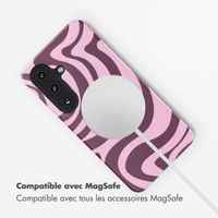 Selencia Coque arrière Vivid avec MagSafe Samsung Galaxy S26 - Wavy Swirl Pink Plum