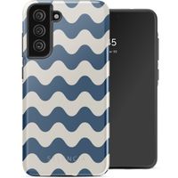 Selencia Coque arrière Vivid Samsung Galaxy S21 FE - Wave Vibes Classic Blue