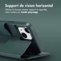 Accezz Étui de télephone portefeuille en cuir 2-en-1 avec MagSafe Apple iPhone 15 - Cedar Green