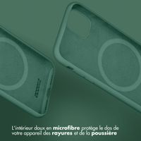 Accezz Coque Liquid Silicone avec MagSafe Apple iPhone 13 Pro - Vert foncé