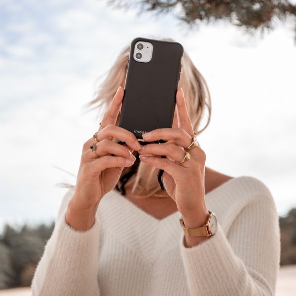 imoshion Coque de couleur avec cordon amovible Apple iPhone 11 - Noir