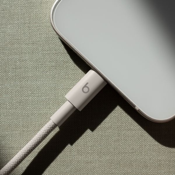 Beats Câble USB-C vers Lightning tressé - 1,5 mètre - Surge Stone