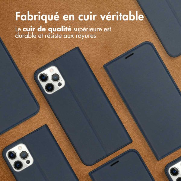 Accezz Étui de télephone Slim Folio en cuir de qualité supérieure Apple iPhone 12 (Pro) - Bleu foncé