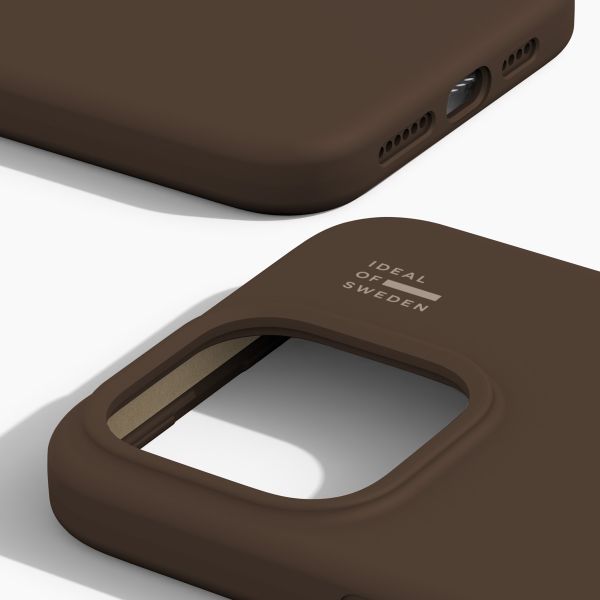 iDeal of Sweden Coque en silicone avec MagSafe Apple iPhone 15 Pro Max - Mocha Mousse