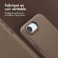 Accezz Coque arrière en cuir avec MagSafe Apple iPhone 17e / 16e - Marron café