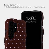 Selencia Coque arrière Vivid Wavy avec MagSafe Samsung Galaxy S26 Ultra - Happy Dots Chocolate