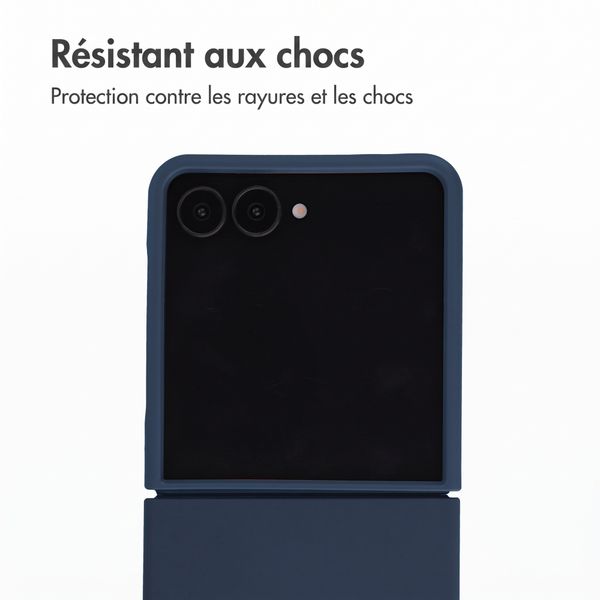 Accezz Coque Liquid Silicone avec MagSafe Samsung Galaxy Z Flip 8 - Bleu foncé
