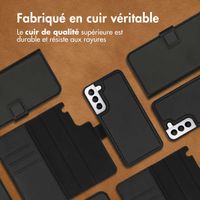 Accezz Premium Leather 2 in 1 Wallet Bookcase Samsung Galaxy S22 - Noir