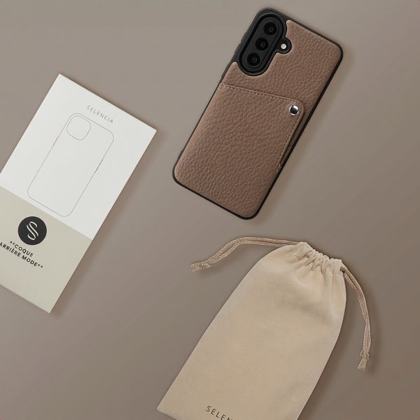 Selencia Coque Riva avec porte-cartes Samsung Galaxy A57 (5G) - Mocha Brown