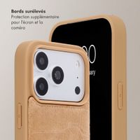 Selencia Coque de télephone Nova Croco avec cordon et porte-cartes Apple iPhone 18 Pro / 17 Pro - Toasted Almond
