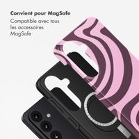Selencia Coque arrière Vivid avec MagSafe Samsung Galaxy S26 - Wavy Swirl Pink Plum