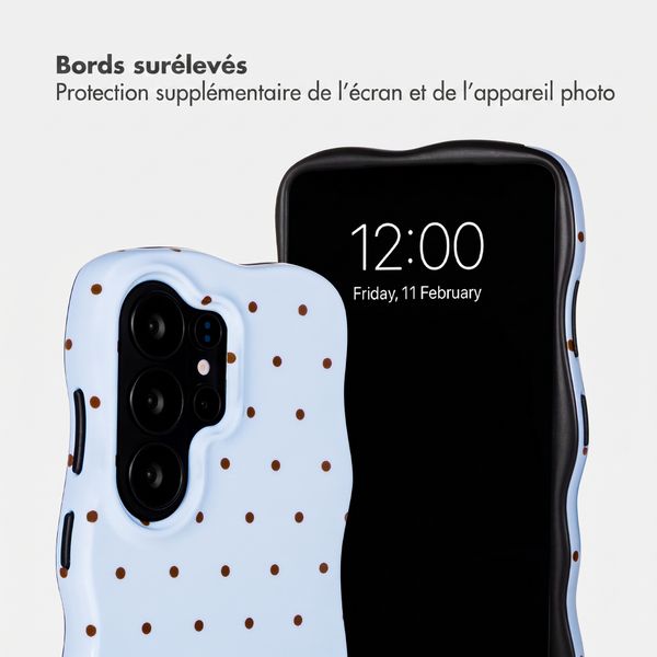 Selencia Coque arrière Vivid Wavy avec MagSafe Samsung Galaxy S26 Ultra - Happy Dots Digital Sky