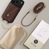 Selencia Coque de télephone Sera avec cordon et porte-cartes enveloppe Apple iPhone 18 Pro / 17 Pro - Chocolate Brown