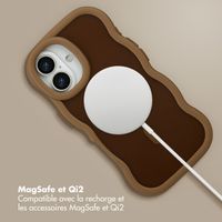 Selencia Coque arrière Wavy avec MagSafe Apple iPhone 17 - Mocha Brown