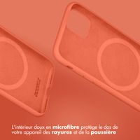 Accezz Coque Liquid Silicone avec MagSafe Apple iPhone 15 Pro Max - Nectarine