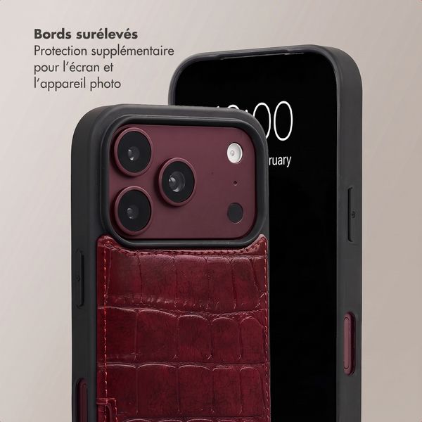 Selencia Coque de télephone Nova Croco avec cordon et porte-cartes Apple iPhone 18 Pro Max / 17 Pro Max - Burgundy