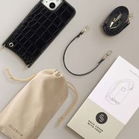 Selencia Coque de télephone Nova Croco avec cordon et porte-cartes Apple iPhone 13 - Noir
