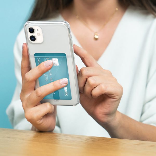 imoshion Coque silicone avec support de passe Apple iPhone 12 Pro Max - Transparent