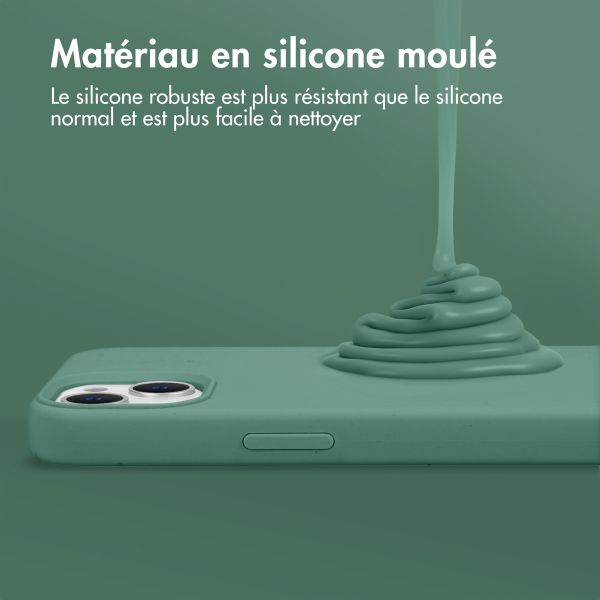 Accezz Coque Liquid Silicone Apple iPhone 15 - Vert foncé