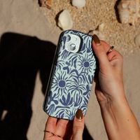 Selencia Coque arrière Vivid avec MagSafe Apple iPhone 15 - Tropical Vibes Light Blue