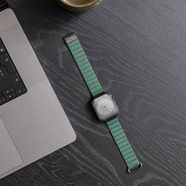 imoshion Bracelet en cuir magnétique Apple Watch | 38/40/41/42 mm - Vert