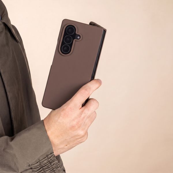 Accezz Coque Liquid Silicone Samsung Galaxy Z Fold 8 Ultra - New Tea Brown
