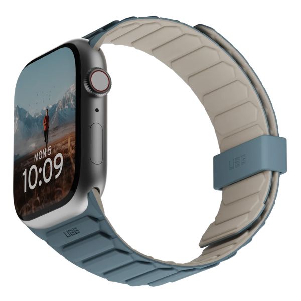 UAG Bracelet Pathfinder réversible en silicone Apple Watch | 44/45/46/49 mm - Dune/Cloud Blue